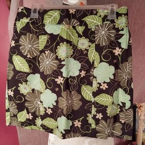 Womans LOFT Mini Skirt size 8 Petite